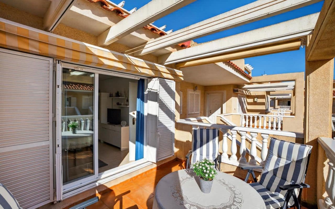 2 Zimmer Apartment zu verkaufen in Playa Flamenca mit Pool - 215.000 € (Ref: 9642454)