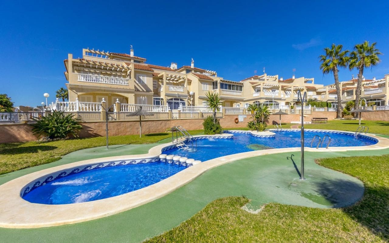 2 Zimmer Apartment zu verkaufen in Playa Flamenca mit Pool - 215.000 € (Ref: 9642454)