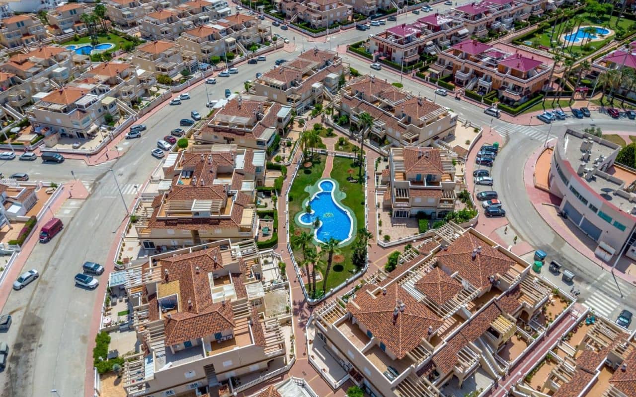 2 Zimmer Apartment zu verkaufen in Playa Flamenca mit Pool - 215.000 € (Ref: 9642454)