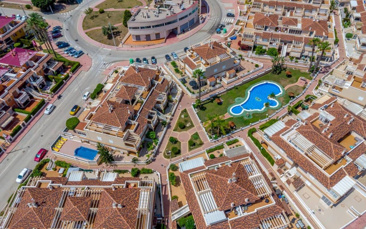 2 Zimmer Apartment zu verkaufen in Playa Flamenca mit Pool - 215.000 € (Ref: 9642454)