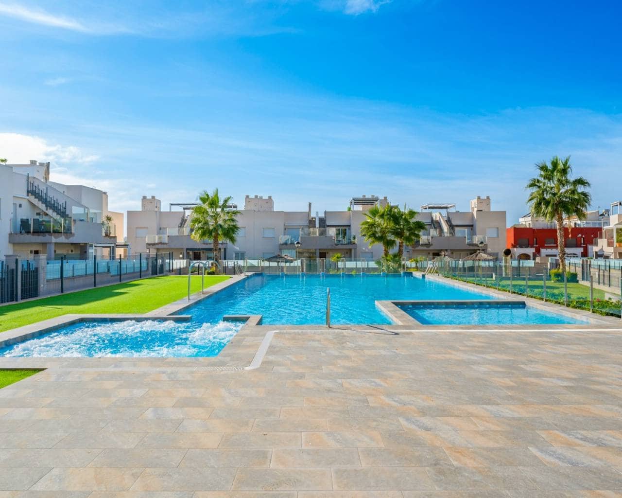 2 Zimmer Apartment zu verkaufen in Torrevieja mit Pool - 279.000 € (Ref: 9642455)