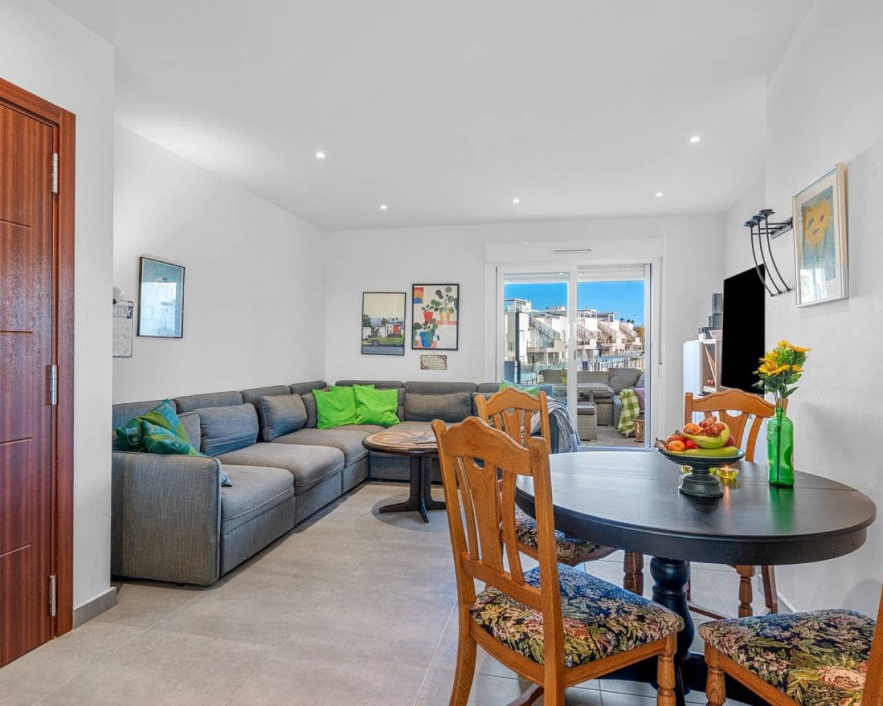 2 Zimmer Apartment zu verkaufen in Torrevieja mit Pool - 279.000 € (Ref: 9642455)