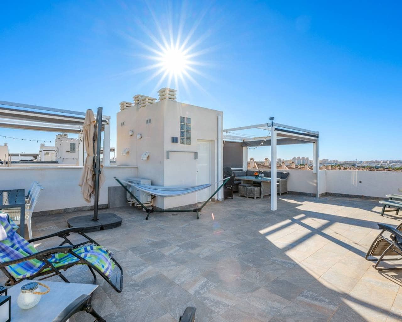 2 Zimmer Apartment zu verkaufen in Torrevieja mit Pool - 279.000 € (Ref: 9642455)