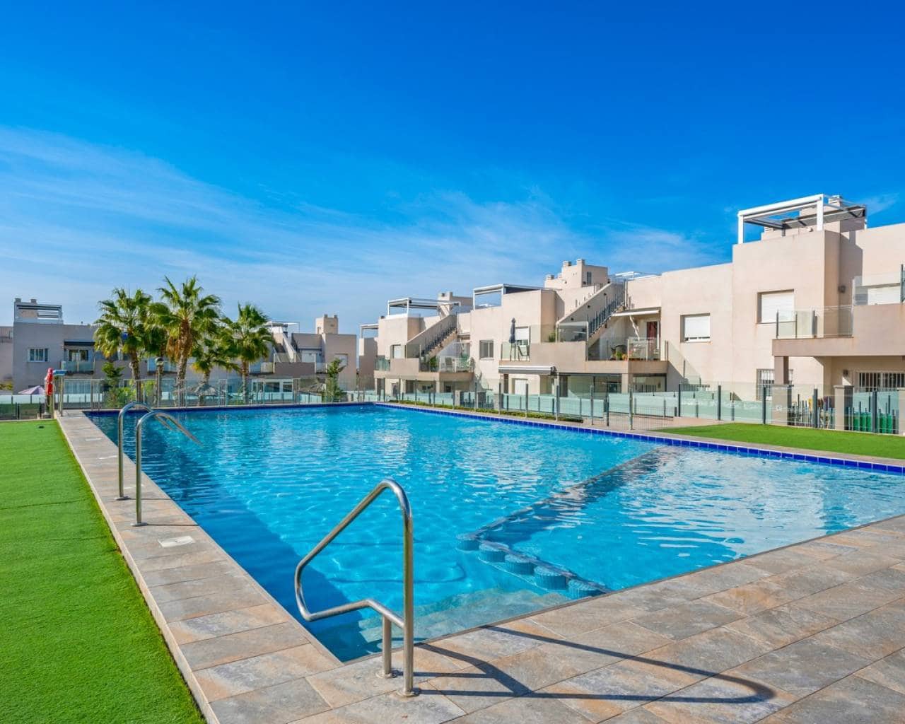 2 Zimmer Apartment zu verkaufen in Torrevieja mit Pool - 279.000 € (Ref: 9642455)