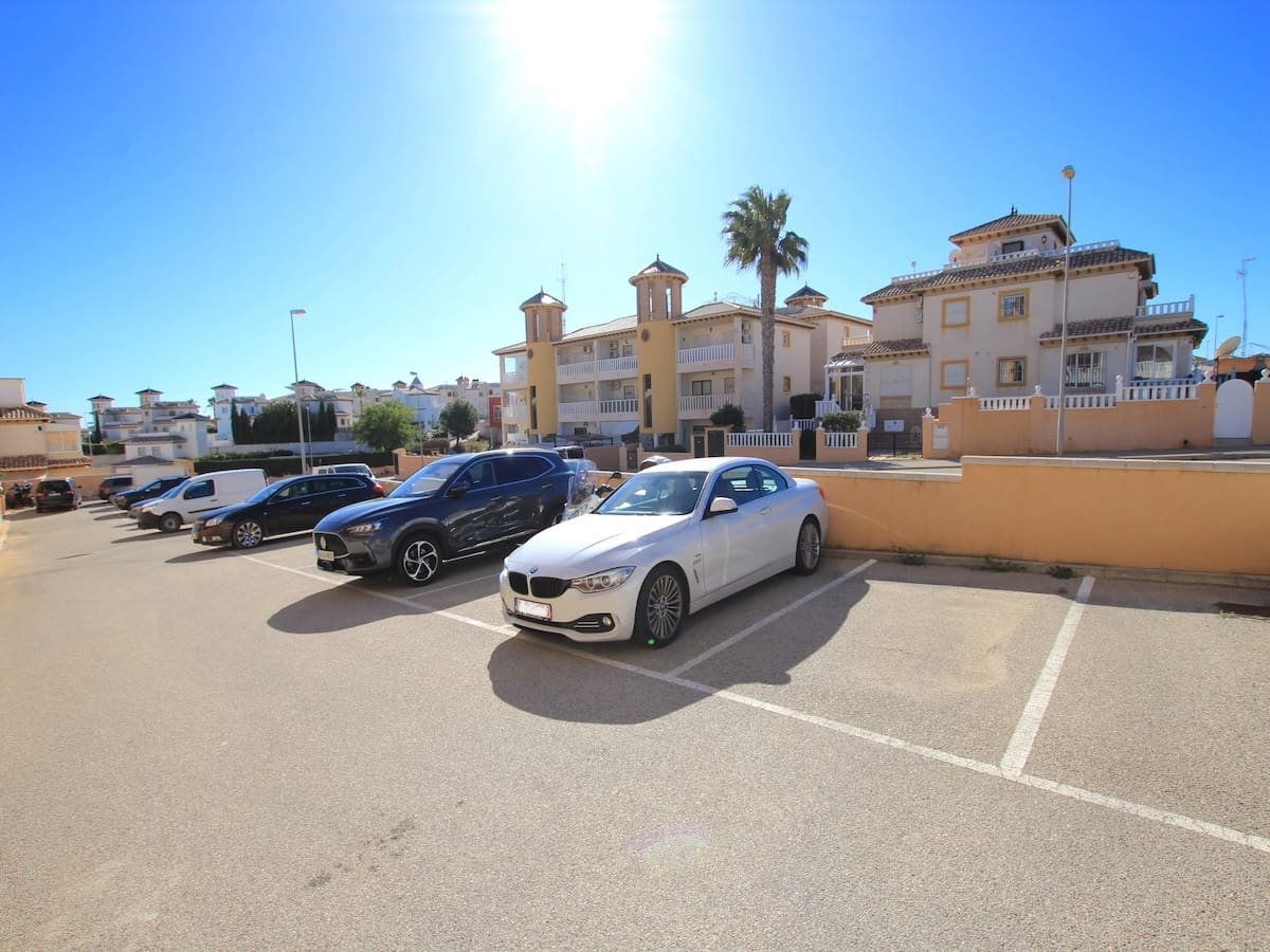 2 Zimmer Apartment zu verkaufen in Cabo Roig mit Pool - 149.000 € (Ref: 9645602)