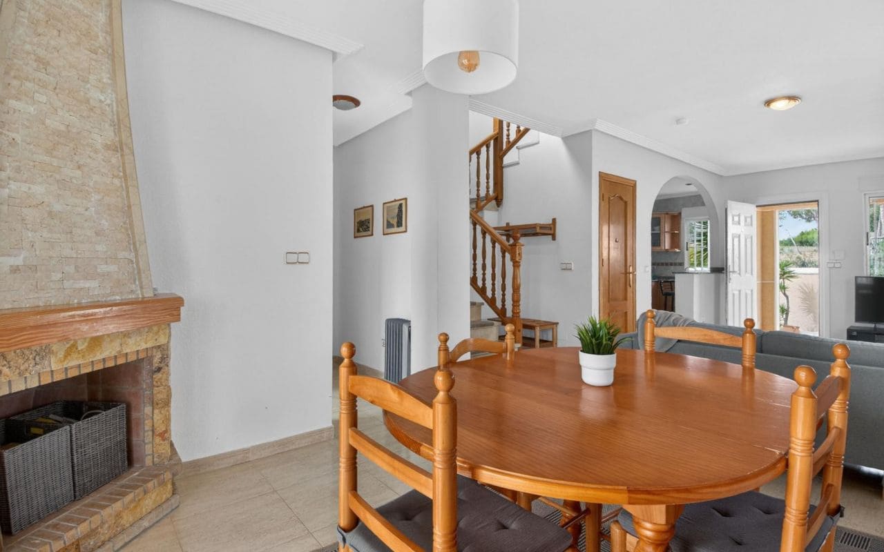 4 soveværelse Villa til salg i Torrevieja med swimmingpool garage - € 375.000 (Ref: 9653022)