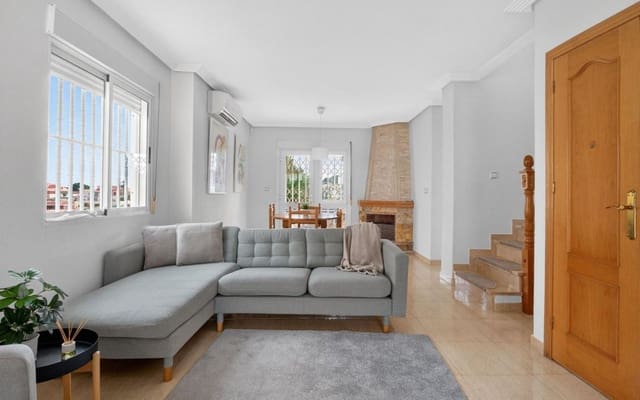 4 soveværelse Villa til salg i Torrevieja med swimmingpool garage - € 375.000 (Ref: 9653022)