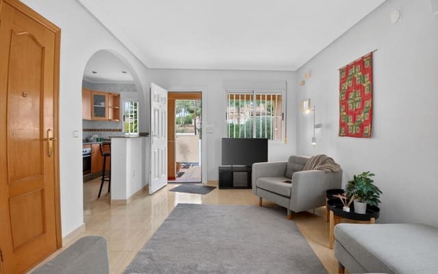 4 soveværelse Villa til salg i Torrevieja med swimmingpool garage - € 375.000 (Ref: 9653022)