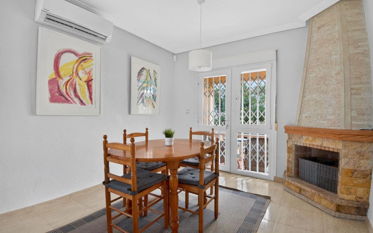 4 soveværelse Villa til salg i Torrevieja med swimmingpool garage - € 375.000 (Ref: 9653022)