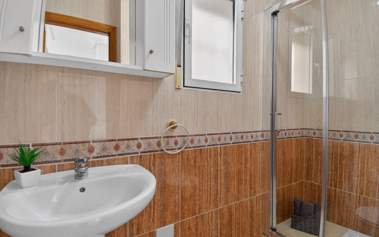 4 soveværelse Villa til salg i Torrevieja med swimmingpool garage - € 375.000 (Ref: 9653022)