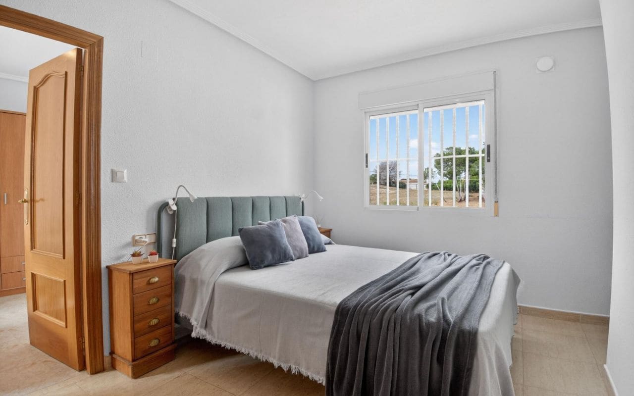 4 soveværelse Villa til salg i Torrevieja med swimmingpool garage - € 375.000 (Ref: 9653022)