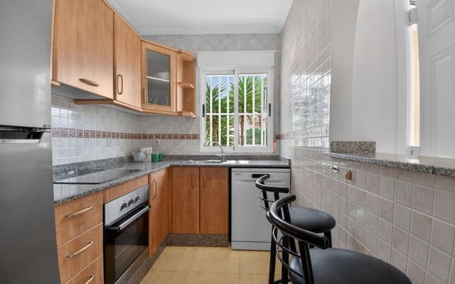 4 soveværelse Villa til salg i Torrevieja med swimmingpool garage - € 375.000 (Ref: 9653022)