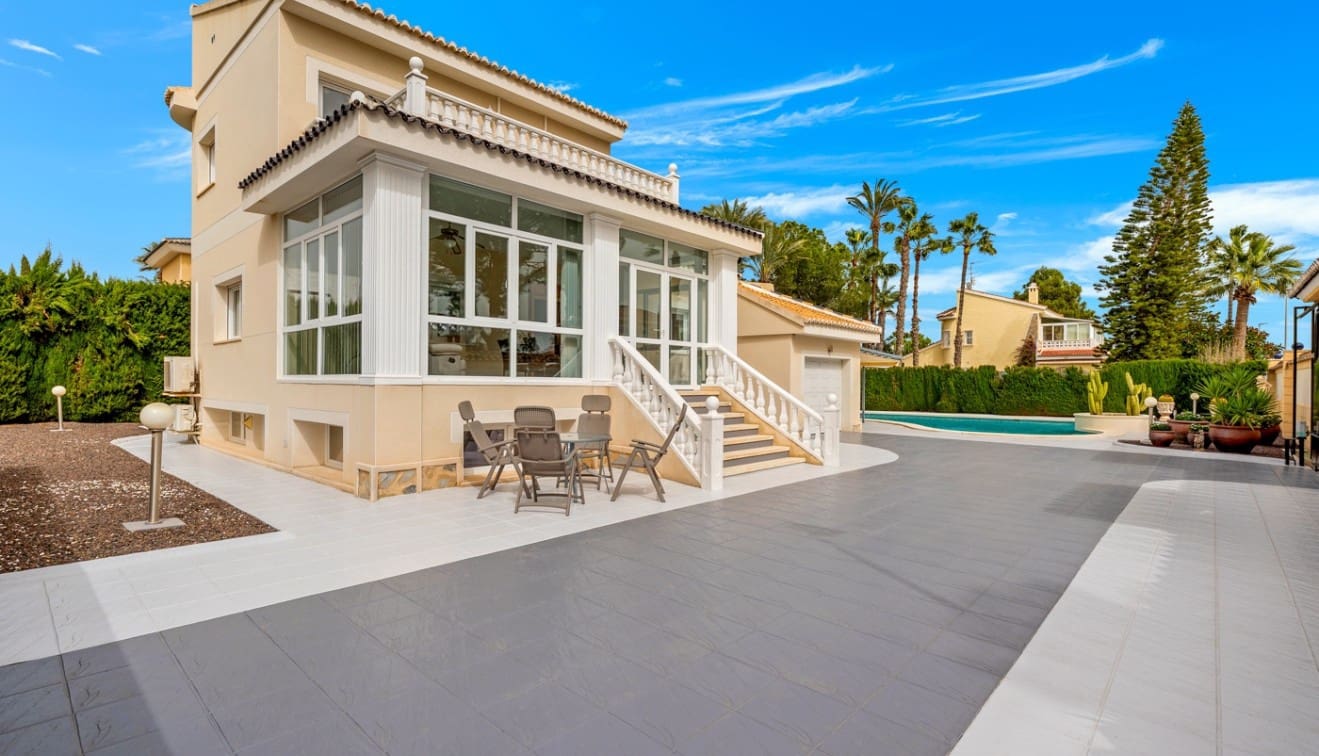 4 soverom Villa til salgs i Ciudad Quesada med svømmebasseng garasje - € 750 000 (Ref: 9656995)