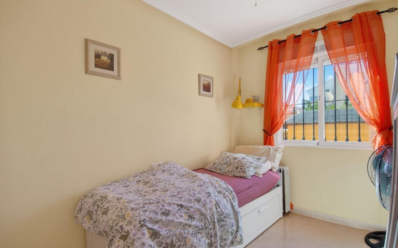 3 bedroom Bungalow for sale in Torrevieja with pool - € 219,000 (Ref: 9669346)