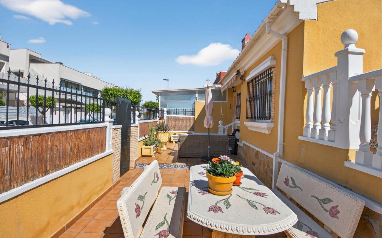 3 bedroom Bungalow for sale in Torrevieja with pool - € 219,000 (Ref: 9669346)
