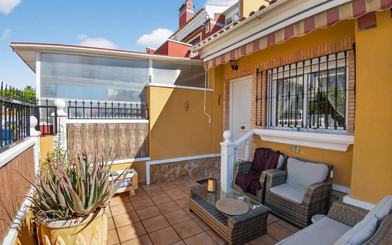 3 bedroom Bungalow for sale in Torrevieja with pool - € 219,000 (Ref: 9669346)