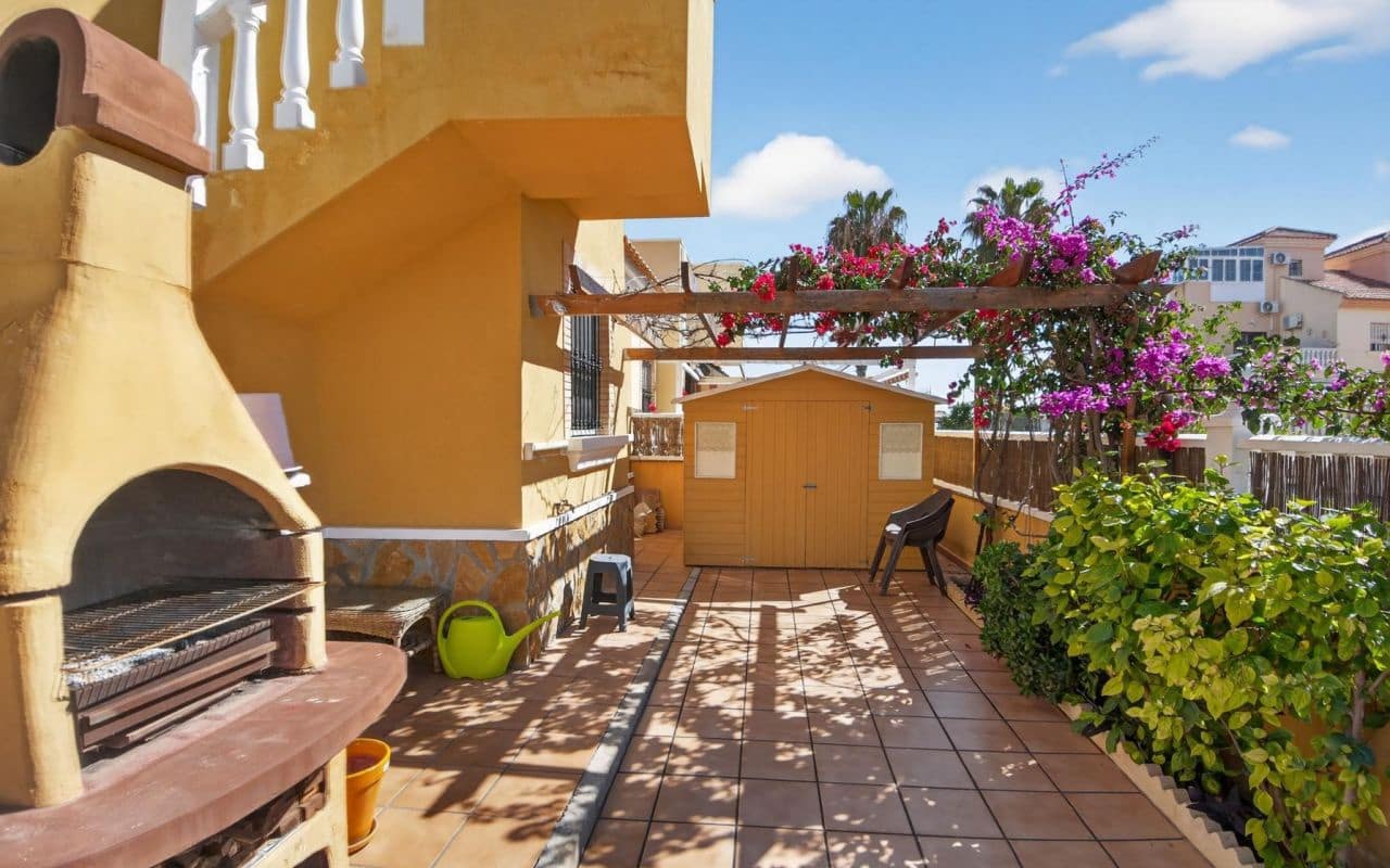 3 bedroom Bungalow for sale in Torrevieja with pool - € 219,000 (Ref: 9669346)