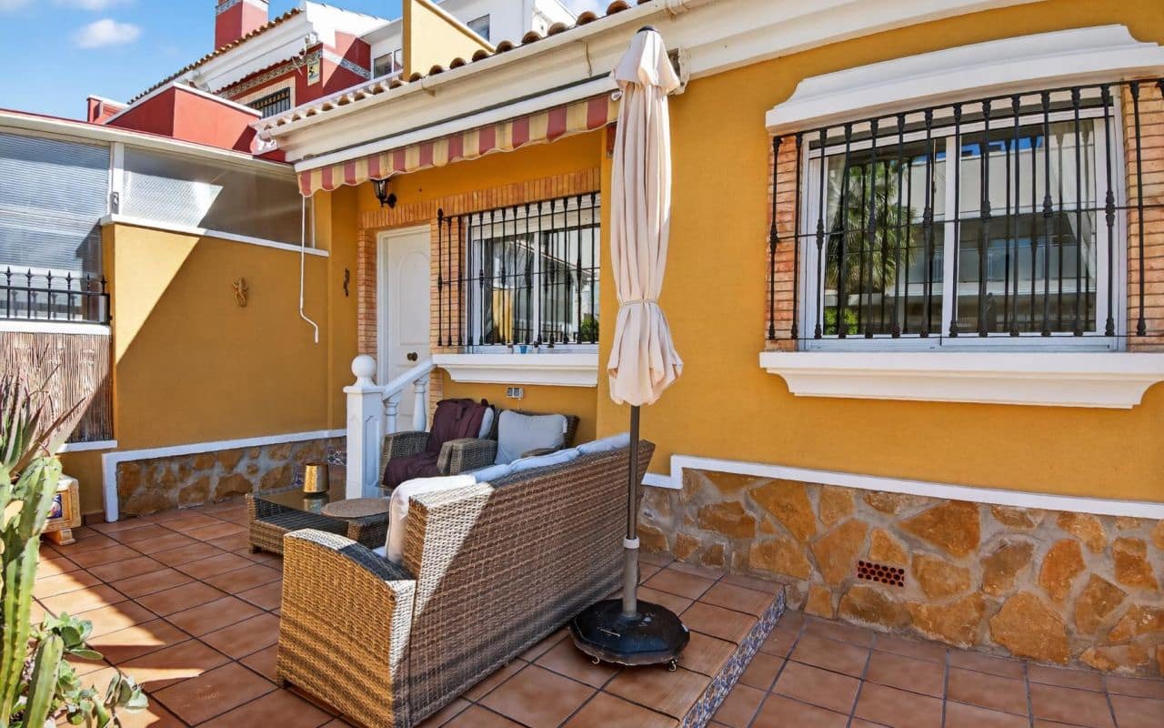 3 bedroom Bungalow for sale in Torrevieja with pool - € 219,000 (Ref: 9669346)