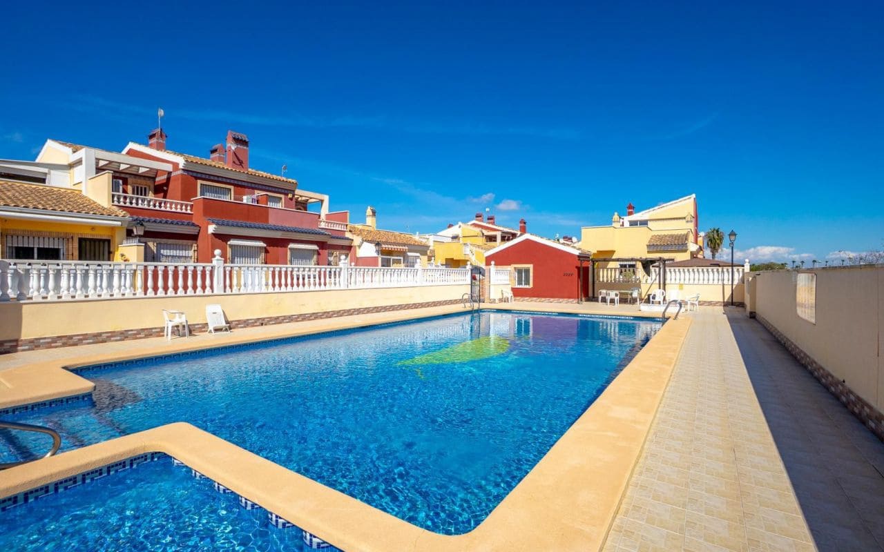 3 bedroom Bungalow for sale in Torrevieja with pool - € 219,000 (Ref: 9669346)