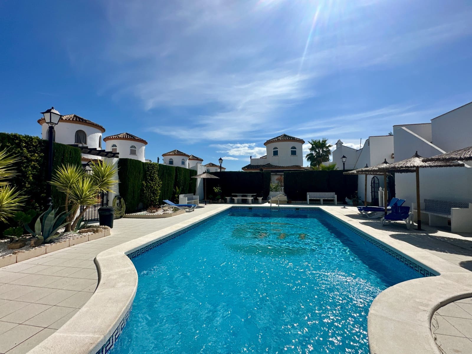 Chalet de 3 habitaciones en Guardamar del Segura en venta con piscina - 220.000 € (Ref: 9674763)