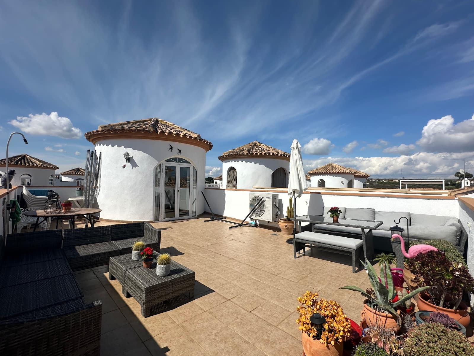 Chalet de 3 habitaciones en Guardamar del Segura en venta con piscina - 220.000 € (Ref: 9674763)
