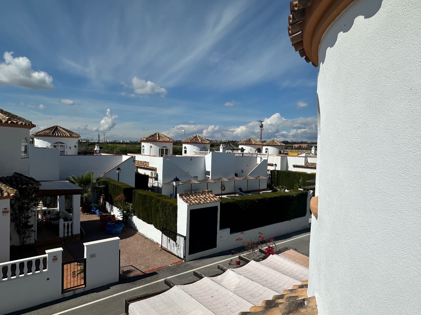 Chalet de 3 habitaciones en Guardamar del Segura en venta con piscina - 220.000 € (Ref: 9674763)