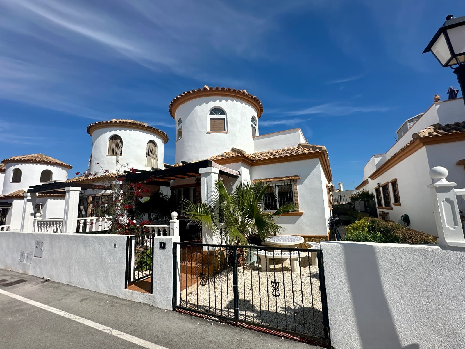 Chalet de 3 habitaciones en Guardamar del Segura en venta con piscina - 220.000 € (Ref: 9674763)