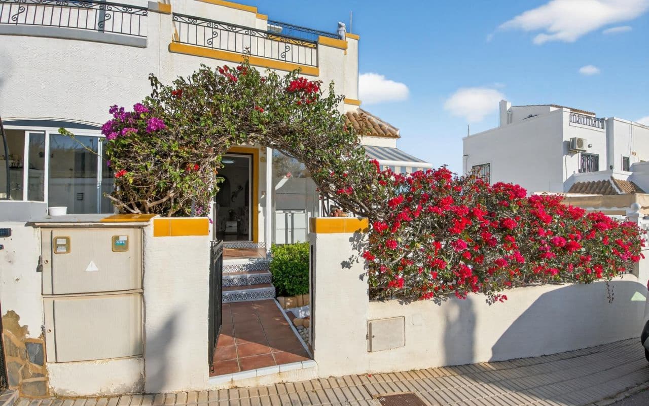 3 bedroom Terraced Villa for sale in Orihuela Costa with pool - € 239,000 (Ref: 9688483)