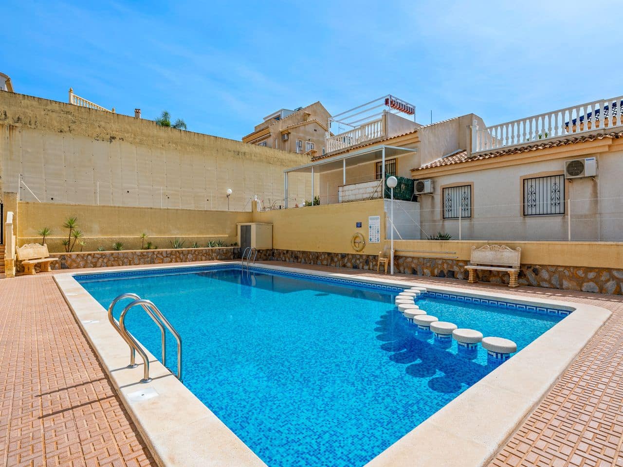 3 soveværelse Rækkehus til salg i Ciudad Quesada med swimmingpool - € 249.000 (Ref: 9691453)