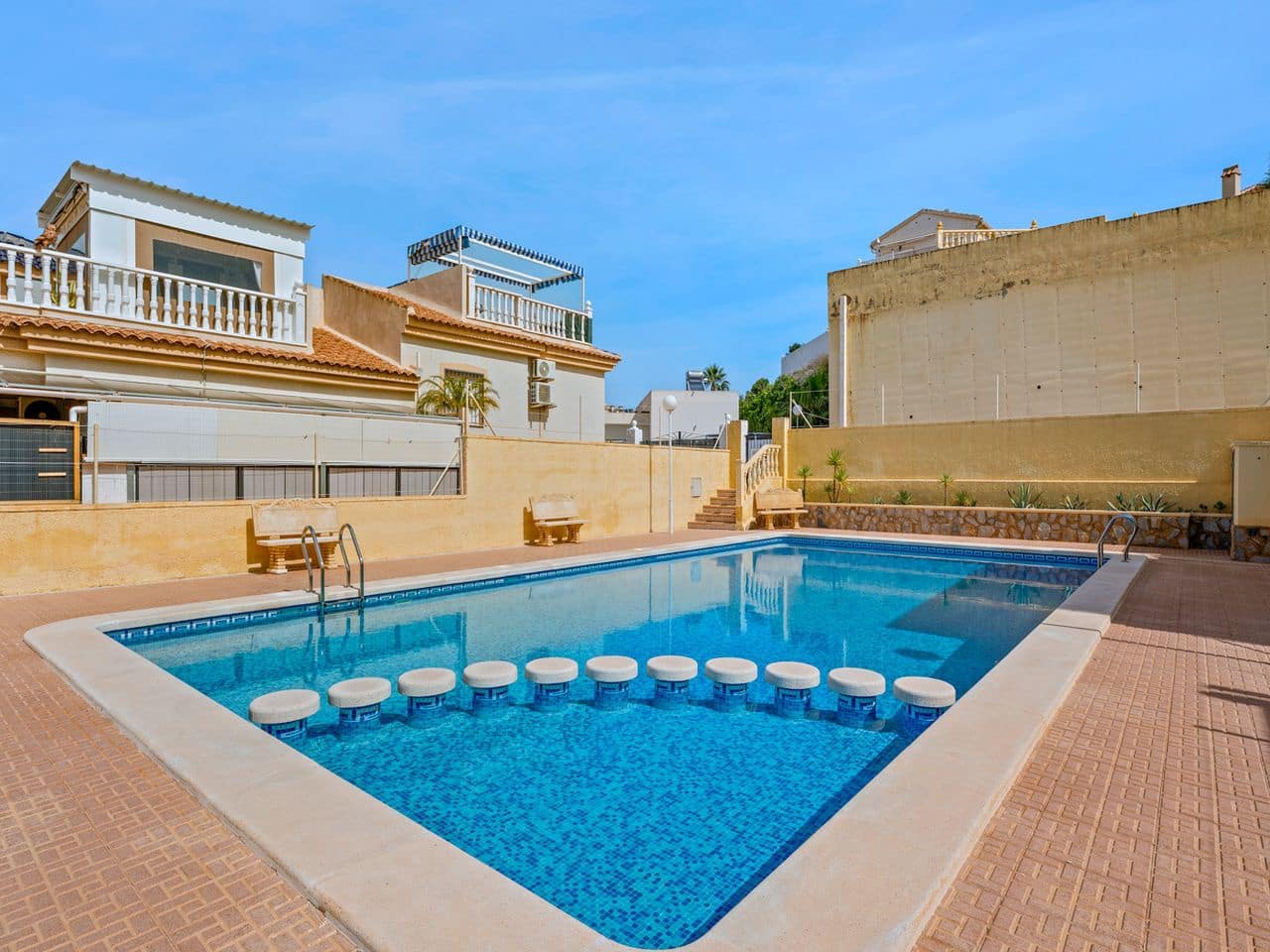 3 soveværelse Rækkehus til salg i Ciudad Quesada med swimmingpool - € 249.000 (Ref: 9691453)