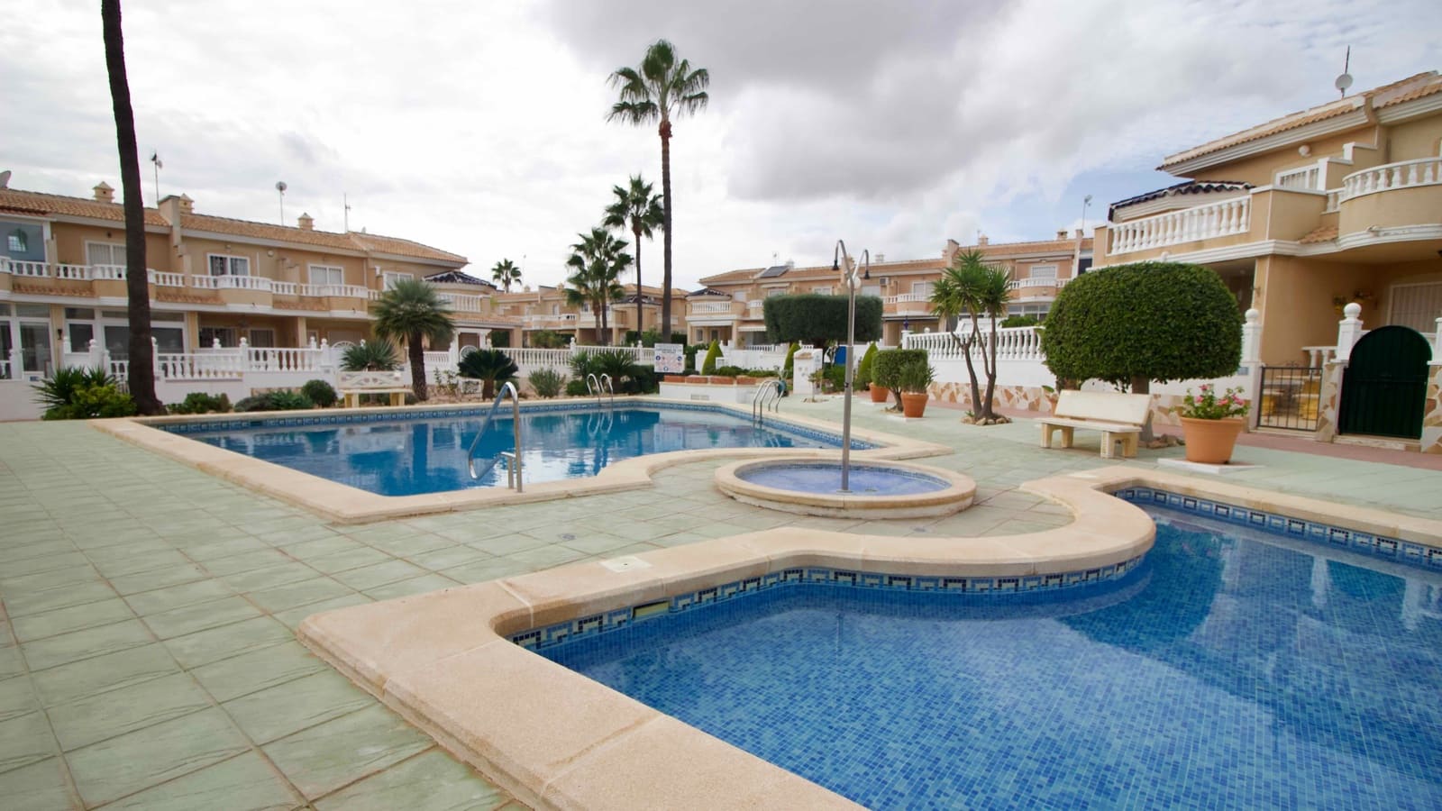 2 soveværelse Byhus til salg i Ciudad Quesada med swimmingpool - € 165.000 (Ref: 9696650)