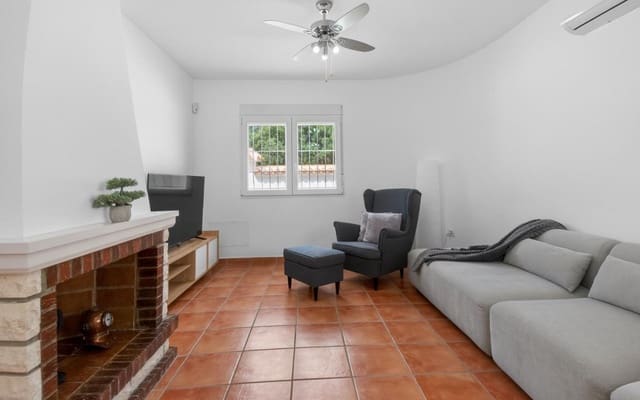 3 bedroom Villa for sale in Torrevieja with pool garage - € 735,000 (Ref: 9707967)