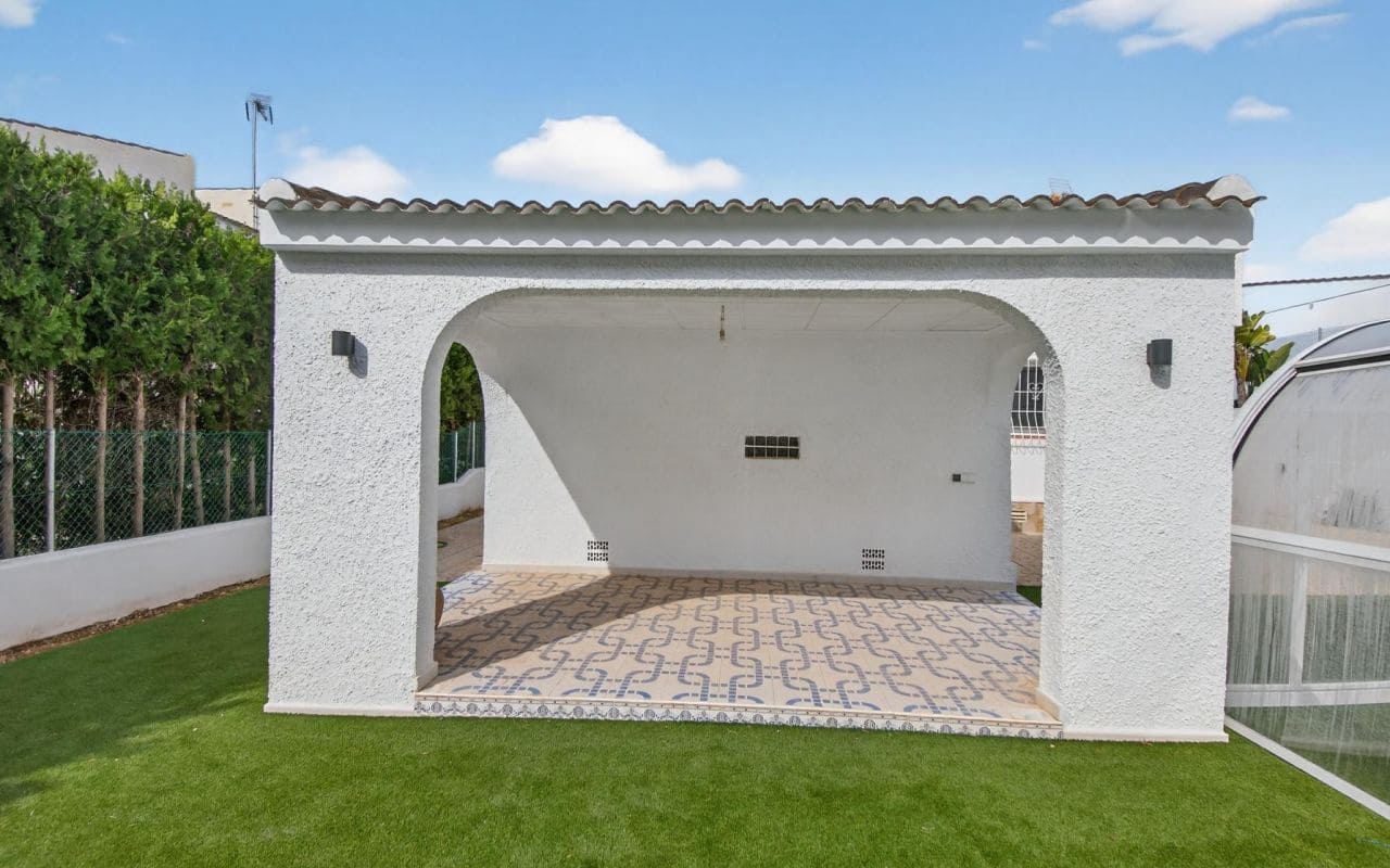 3 bedroom Villa for sale in Torrevieja with pool garage - € 735,000 (Ref: 9707967)