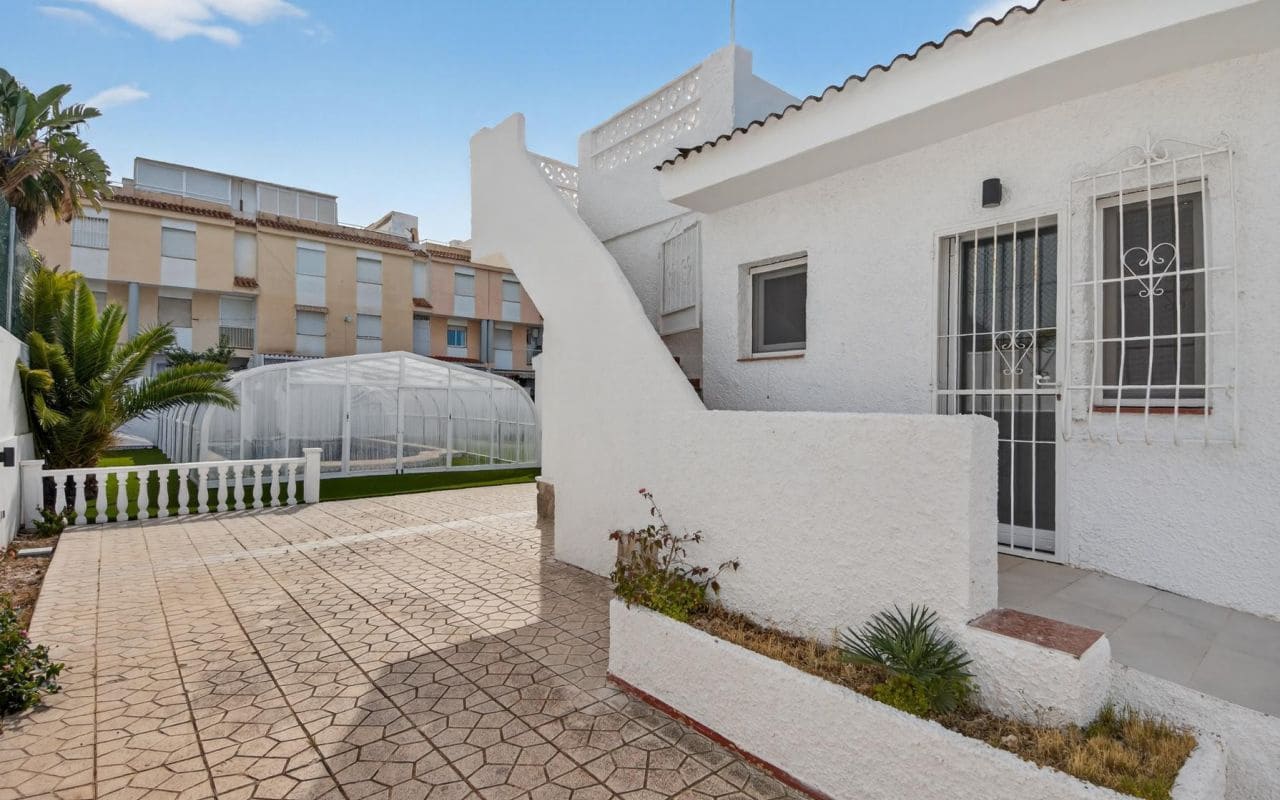 3 bedroom Villa for sale in Torrevieja with pool garage - € 735,000 (Ref: 9707967)