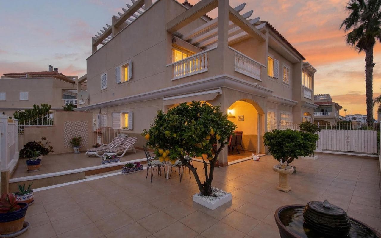 2 bedroom Terraced Villa for sale in Playa Flamenca with pool - € 309,000 (Ref: 9707968)