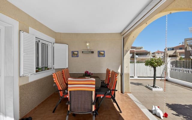 2 soveværelse Rækkehus til salg i Playa Flamenca, Orihuela med swimmingpool - € 309.000 (Ref: 9707968)