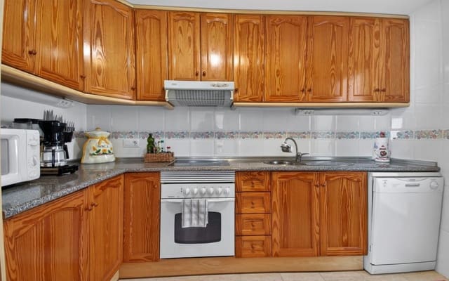 2 soveværelse Rækkehus til salg i Playa Flamenca, Orihuela med swimmingpool - € 309.000 (Ref: 9707968)