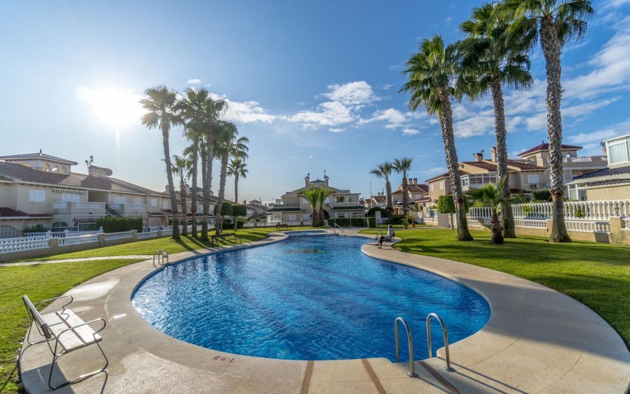 2 bedroom Terraced Villa for sale in Playa Flamenca with pool - € 309,000 (Ref: 9707968)