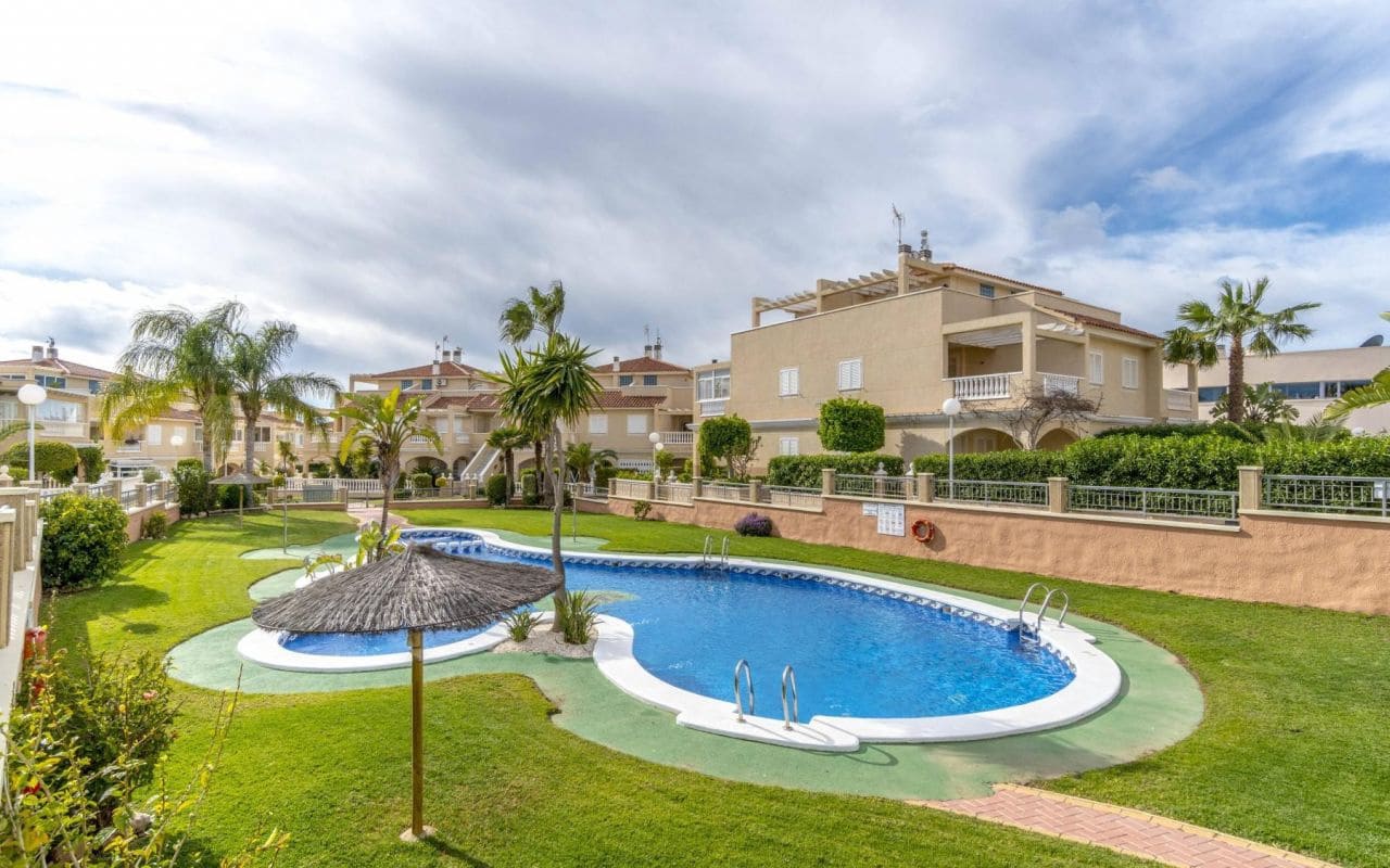 2 bedroom Terraced Villa for sale in Playa Flamenca with pool - € 309,000 (Ref: 9707968)