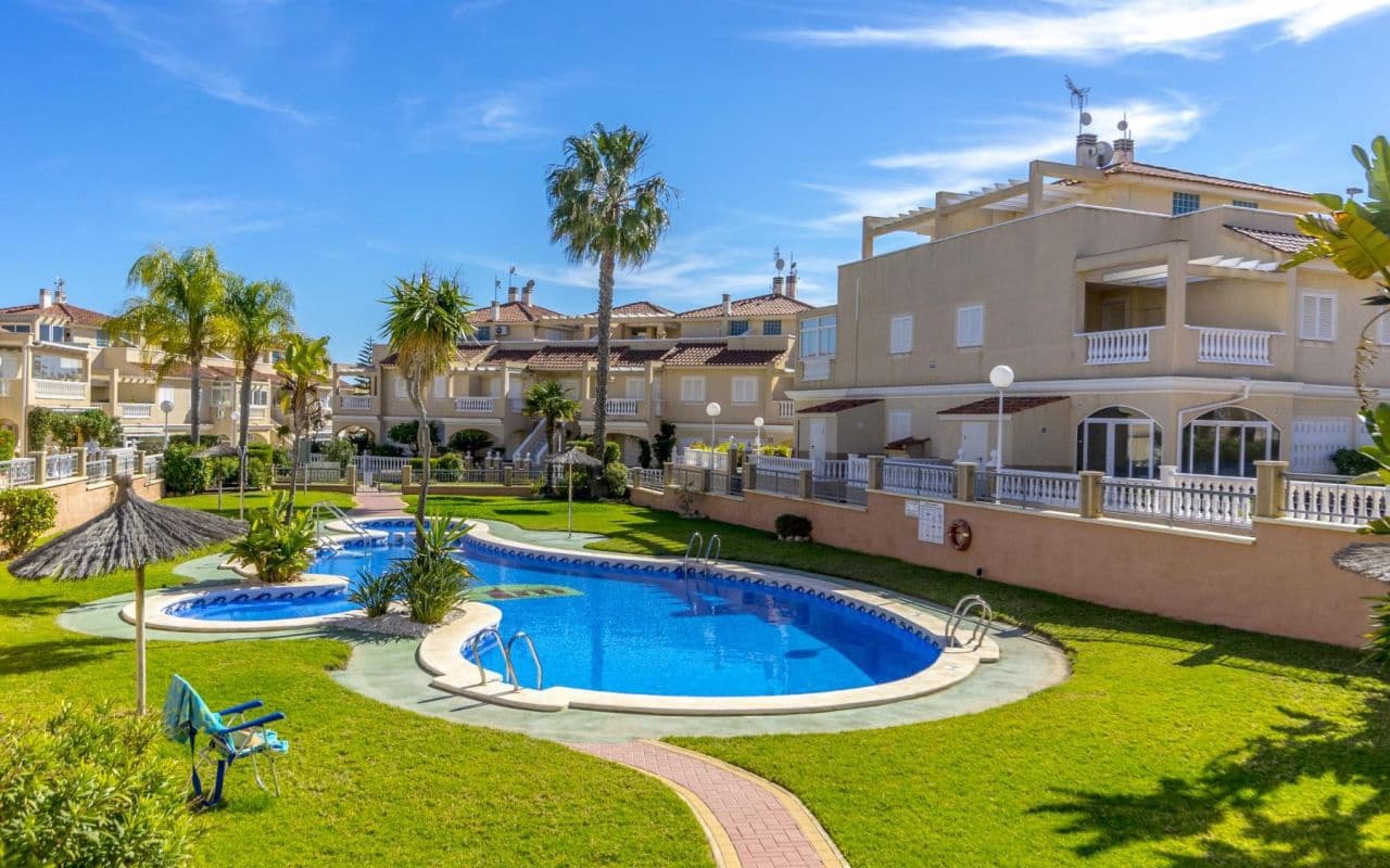 2 bedroom Terraced Villa for sale in Playa Flamenca with pool - € 309,000 (Ref: 9707968)