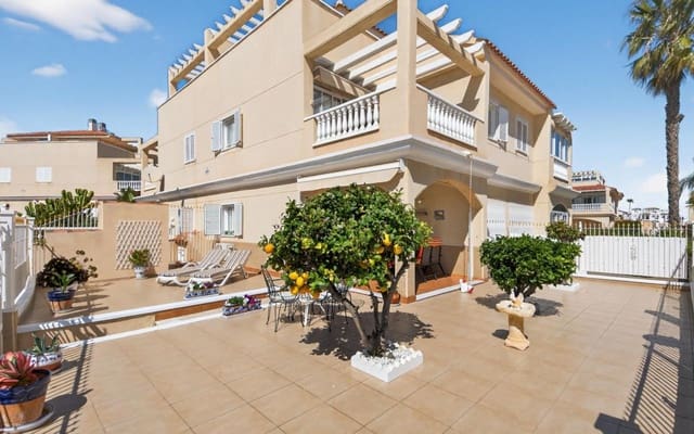2 soveværelse Rækkehus til salg i Playa Flamenca, Orihuela med swimmingpool - € 309.000 (Ref: 9707968)