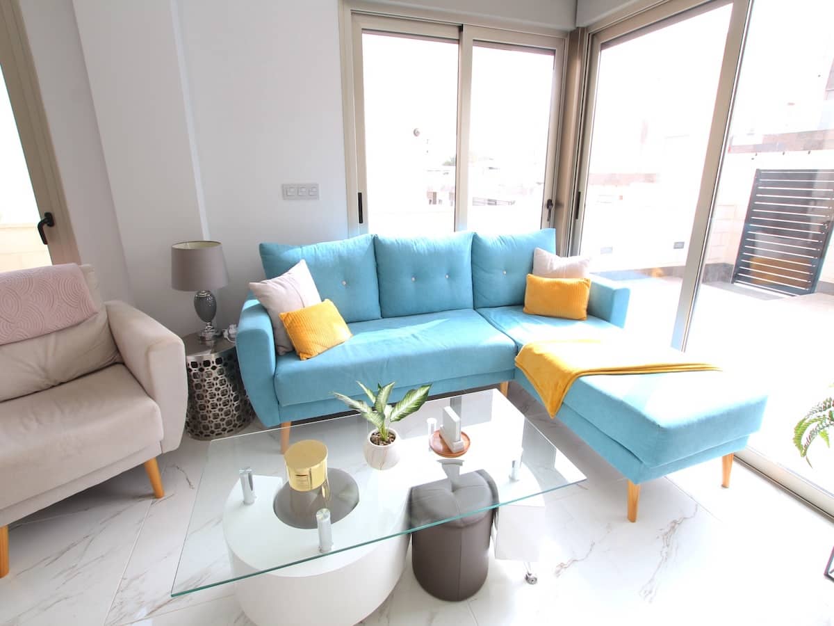 Chalet de 3 habitaciones en Villamartin en venta con piscina - 365.000 € (Ref: 9720588)