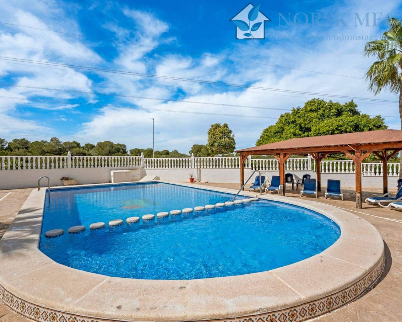 3 bedroom Villa for sale in Algorfa with pool - € 295,000 (Ref: 9720589)