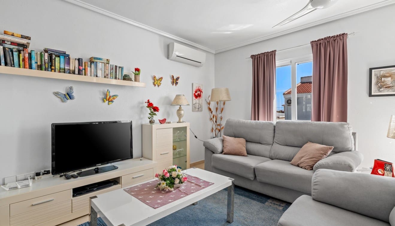 Chalet de 2 habitaciones en Ciudad Quesada en venta con piscina - 365.000 € (Ref: 9723868)