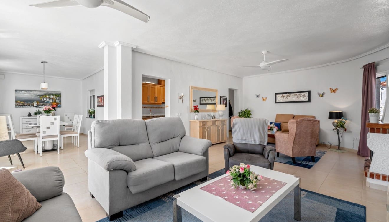 Chalet de 2 habitaciones en Ciudad Quesada en venta con piscina - 365.000 € (Ref: 9723868)