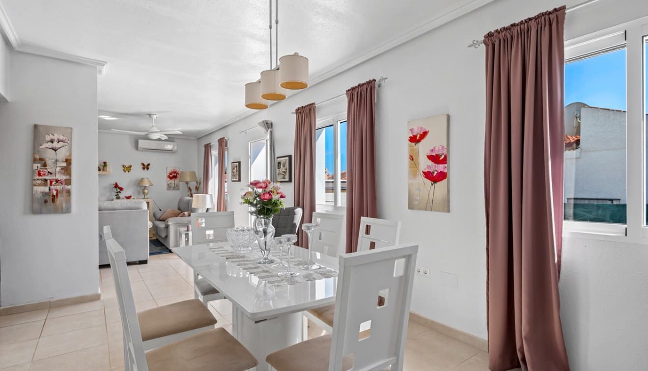 Chalet de 2 habitaciones en Ciudad Quesada en venta con piscina - 365.000 € (Ref: 9723868)