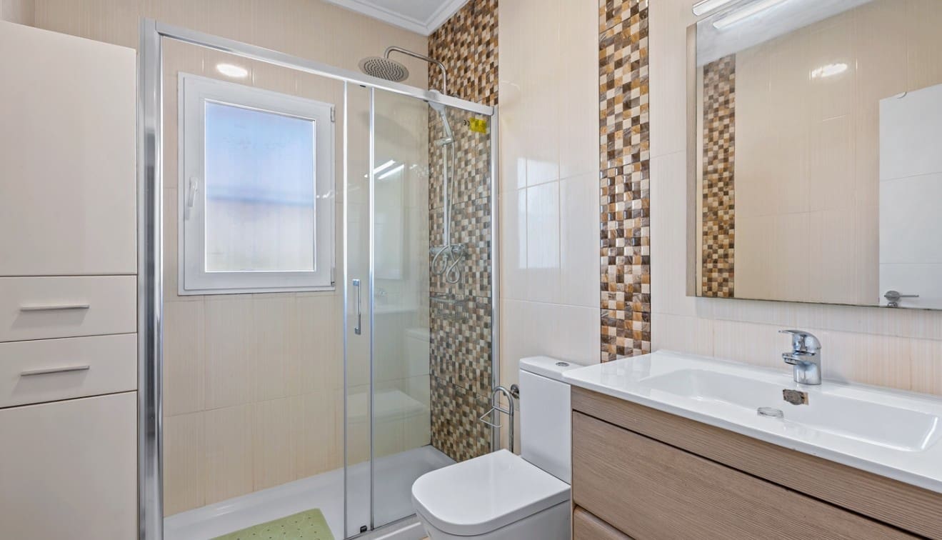 Chalet de 2 habitaciones en Ciudad Quesada en venta con piscina - 365.000 € (Ref: 9723868)