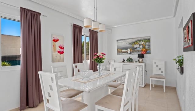 2 bedroom Villa for sale in Ciudad Quesada, Rojales with pool - € 365,000 (Ref: 9723868)