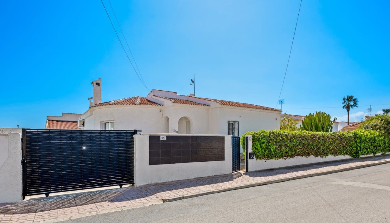 Chalet de 2 habitaciones en Ciudad Quesada en venta con piscina - 365.000 € (Ref: 9723868)