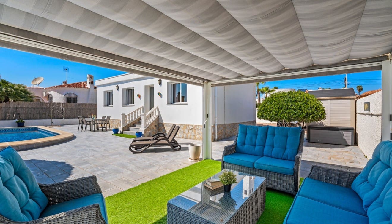 Chalet de 2 habitaciones en Ciudad Quesada en venta con piscina - 365.000 € (Ref: 9723868)